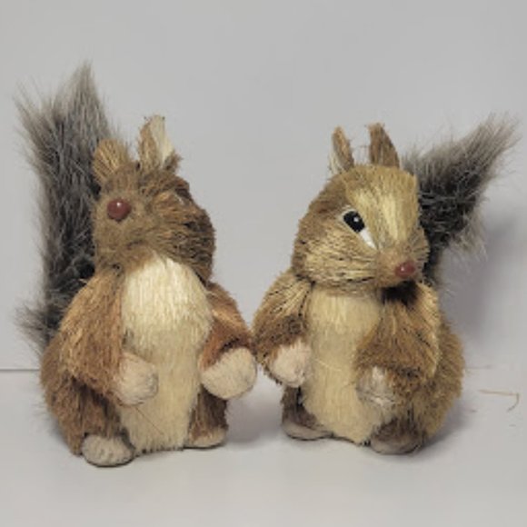 SET OF 2 LIGHT WEIGHT NATURAL SMALL SQUIRREL DECORATIONS WITH REALISTIC TAILS 5" - Picture 2 of 6
